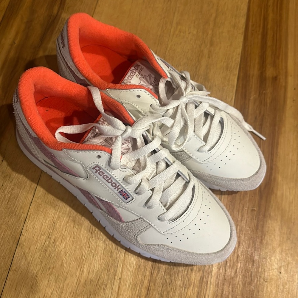 Reebok classics 7.5, never worn. Leather and suede